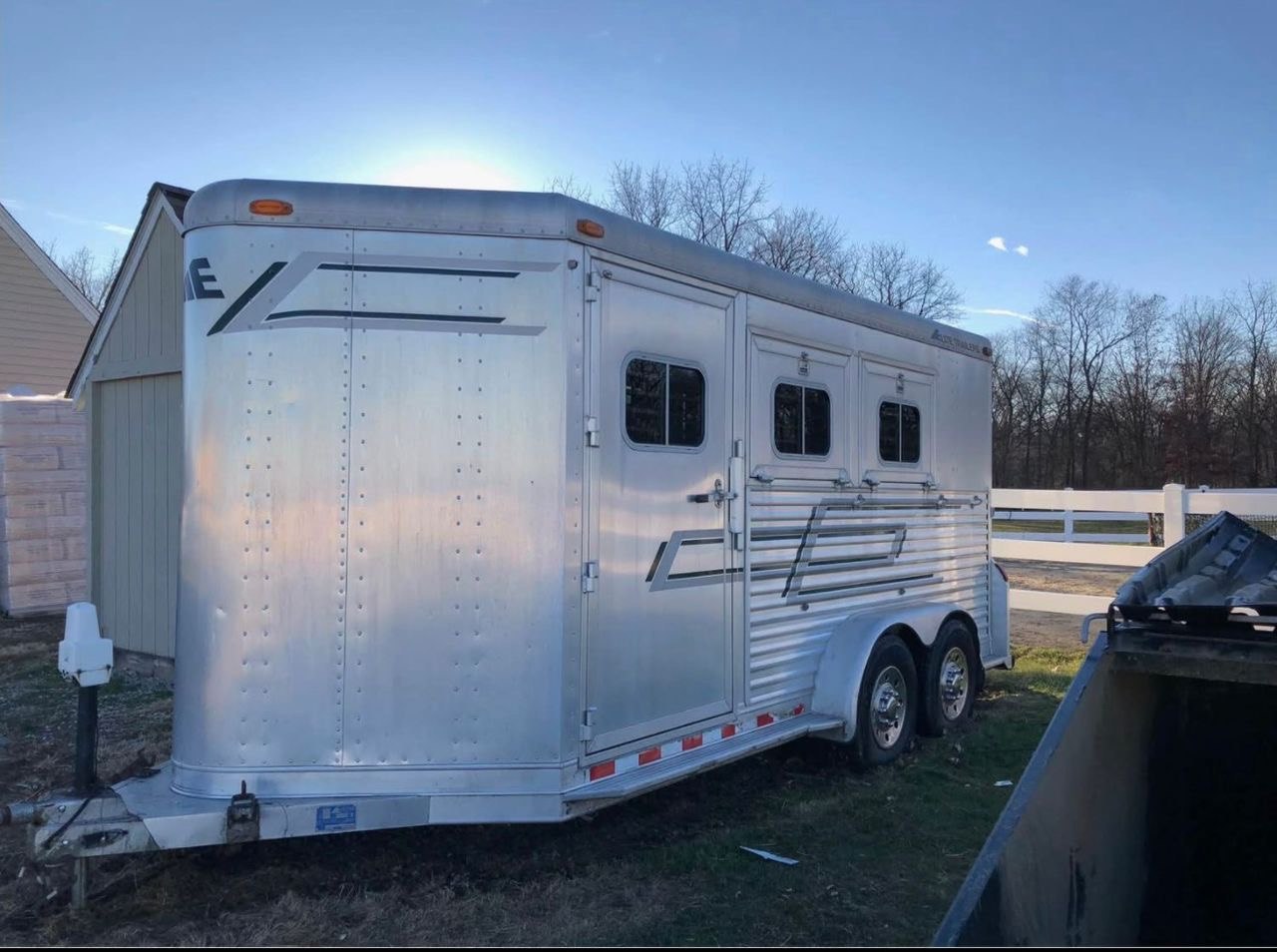 1999 Elite Custom 3-Horse Trailer Specifications
