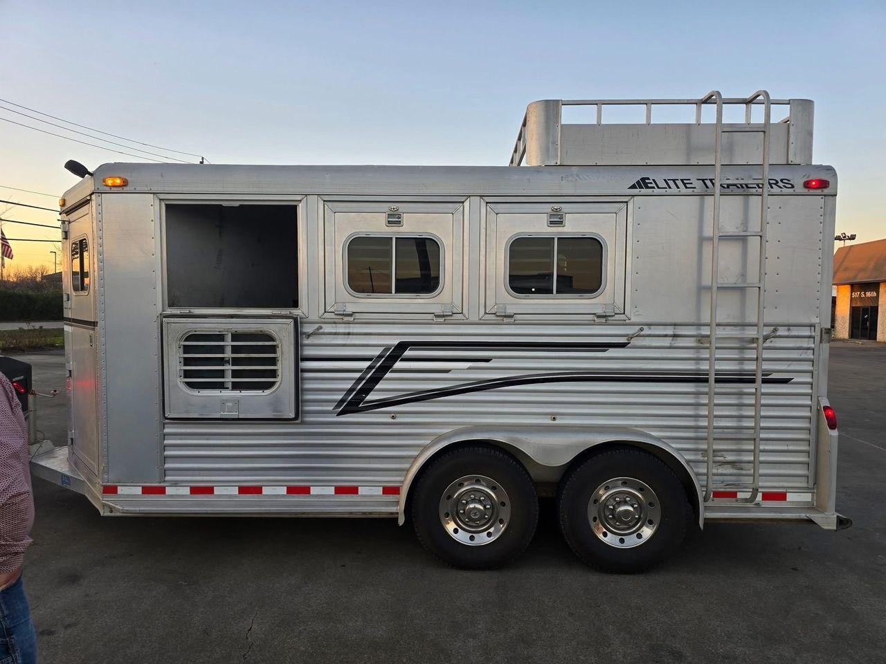 1999 Elite Custom 3-Horse Trailer Specifications - Image 3