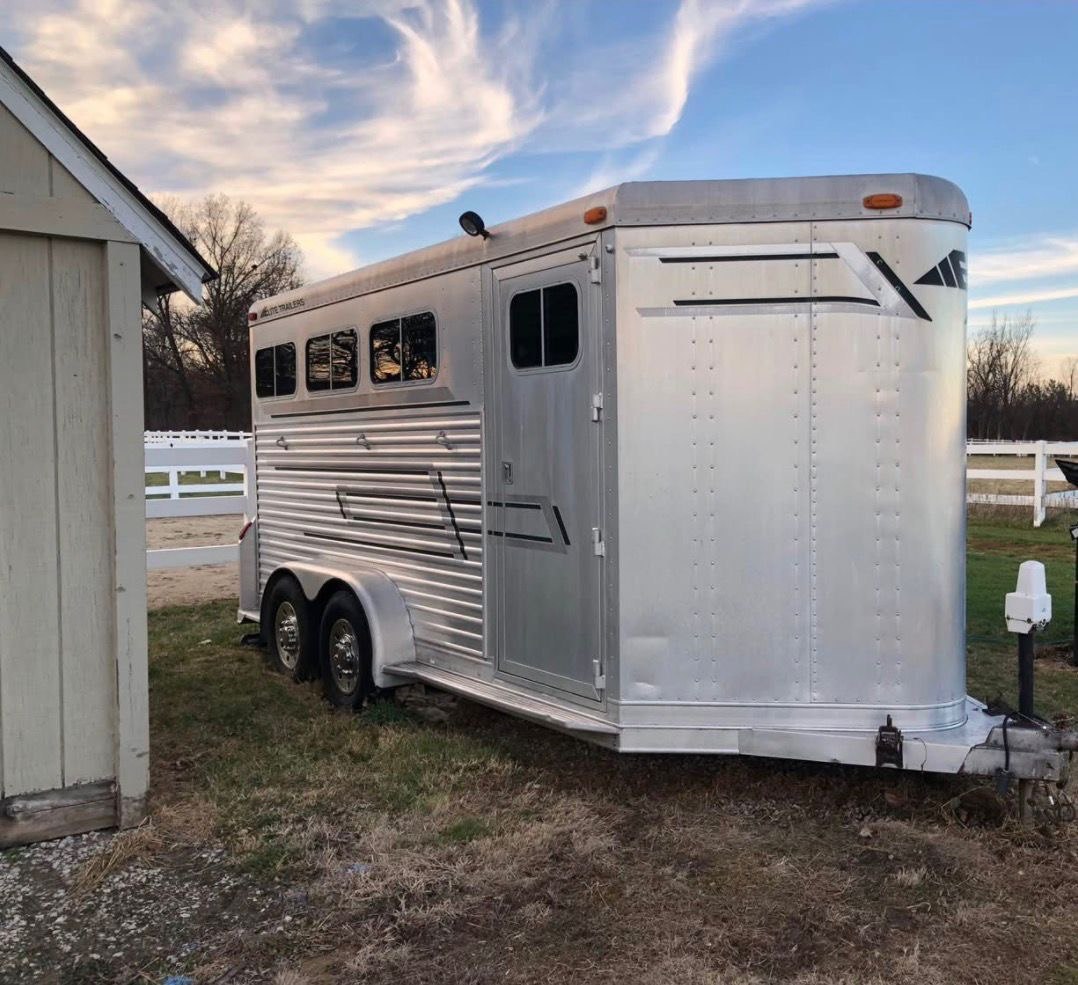 1999 Elite Custom 3-Horse Trailer Specifications - Image 4